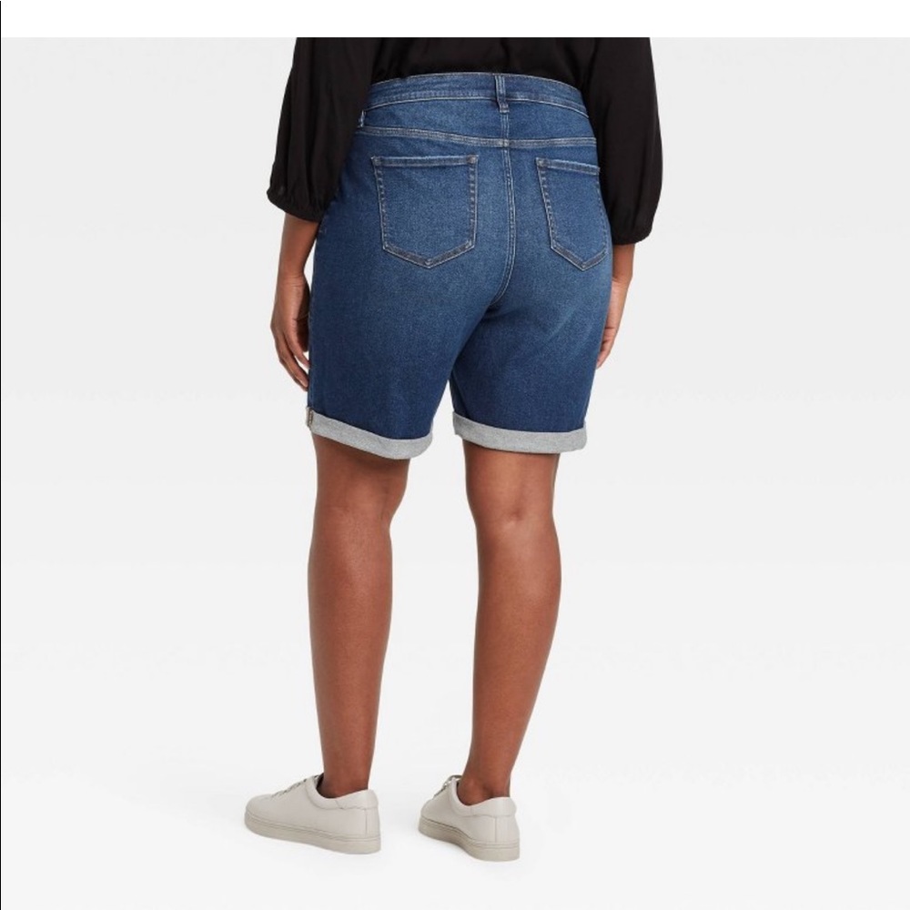 COPY - Ava & Viv Women’s Plus Roll Dark Denim High Rise Bermuda Jean Shorts NWT